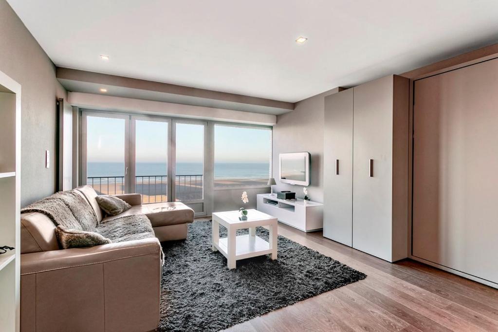 Montezuma Luxe Studio Met Frontaal Zeezicht Zonder Aparte Slaapkamer Apartment Oostende Bagian luar foto